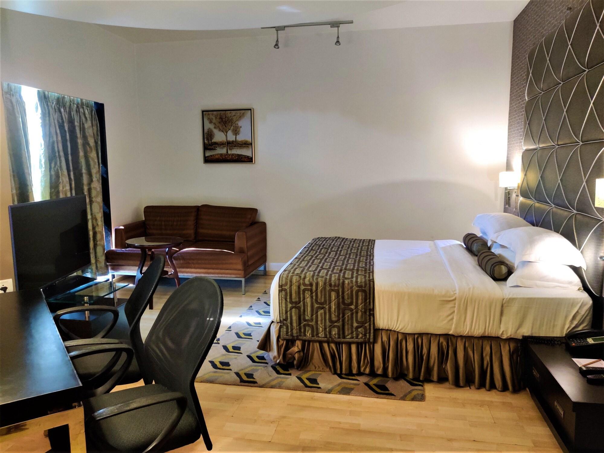 Hotel Satkar Residency Тане Екстериор снимка